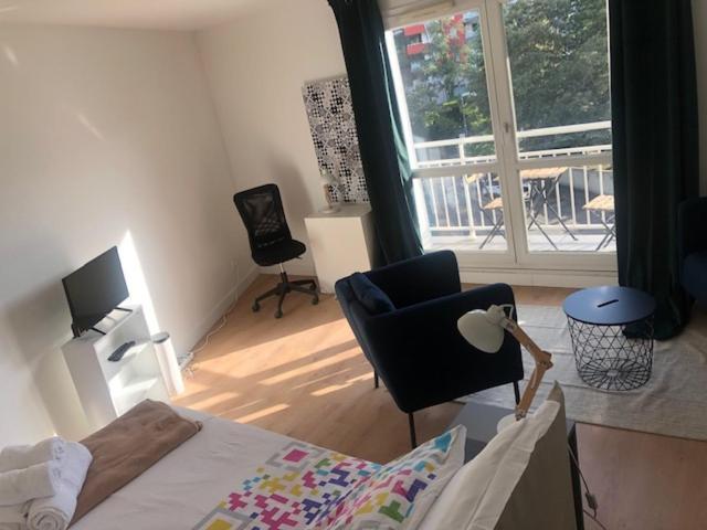 Rond Point Studio Cosy Et Central Avec Balcon Saint-Etienne  Bagian luar foto